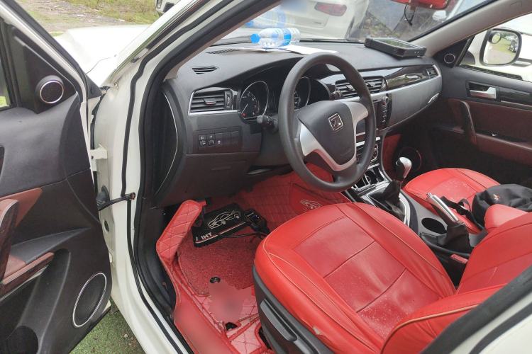 Used Zotye T600 2015 Family Edition 2.0T Manual Elite Version Interior 3