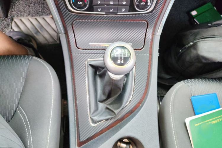 Used Zotye T600 2015 1.5T Manual Elite Model Interior 3