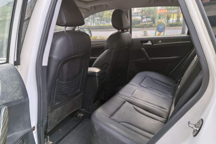 Used Zotye T600 2015 1.5T Manual Flagship Model Interior 4