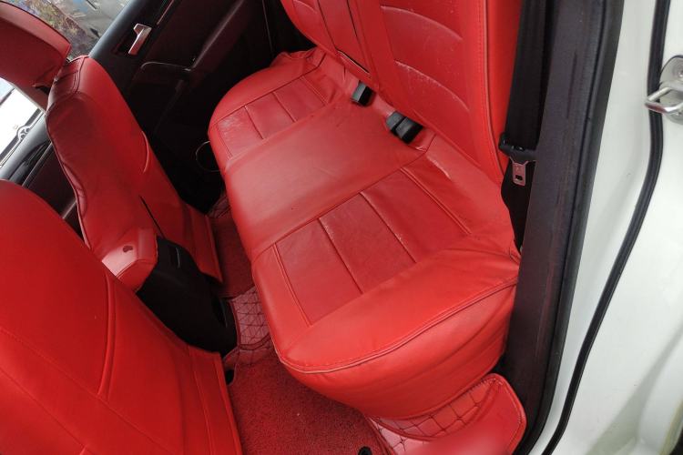 Used Zotye T600 2015 Family Edition 2.0T Manual Elite Version Interior 4