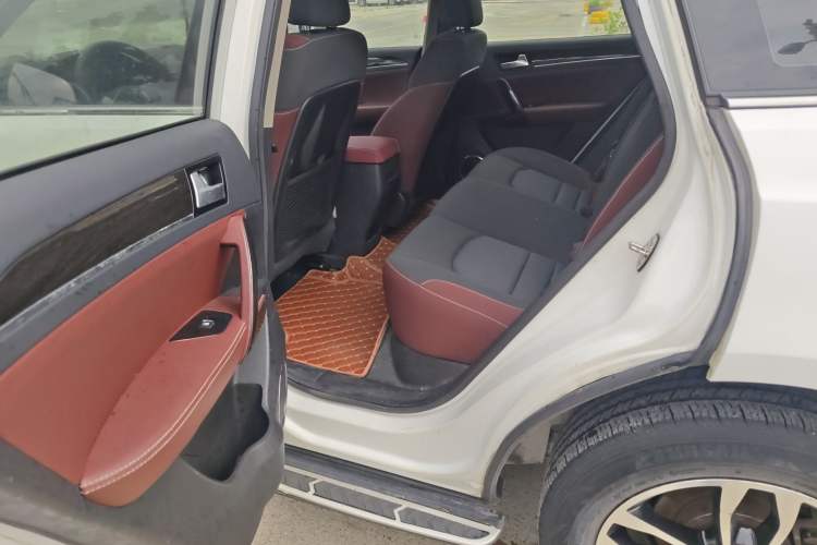 Used Zotye T600 2015 Family Edition 2.0T Manual Elite Version Interior 4