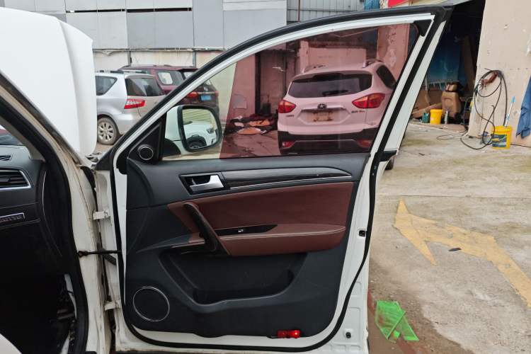 Used Zotye T600 2015 2.0T DCT Prestige Edition Interior 5