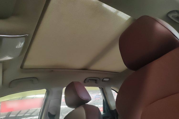 Used Zotye T600 2015 2.0T DCT Prestige Edition Interior 5