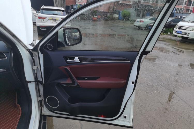 Used Zotye T600 2015 Family Edition 2.0T Manual Elite Version Interior 5
