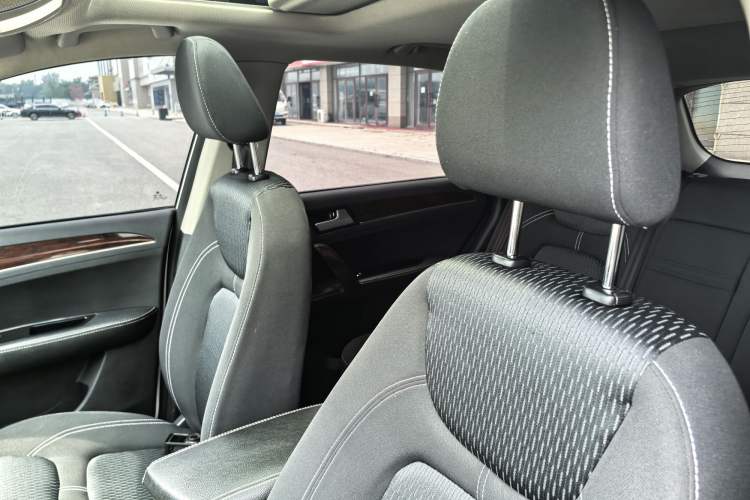 Used Zotye T600 2015 1.5T Manual Elite Model Interior 6
