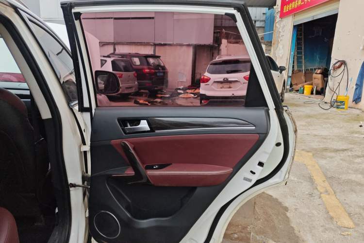 Used Zotye T600 2015 2.0T DCT Prestige Edition Interior 6