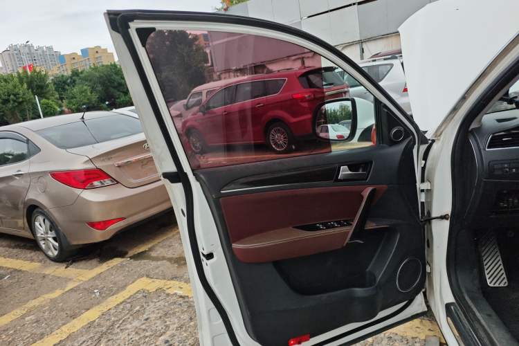 Used Zotye T600 2015 2.0T DCT Prestige Edition Interior 7