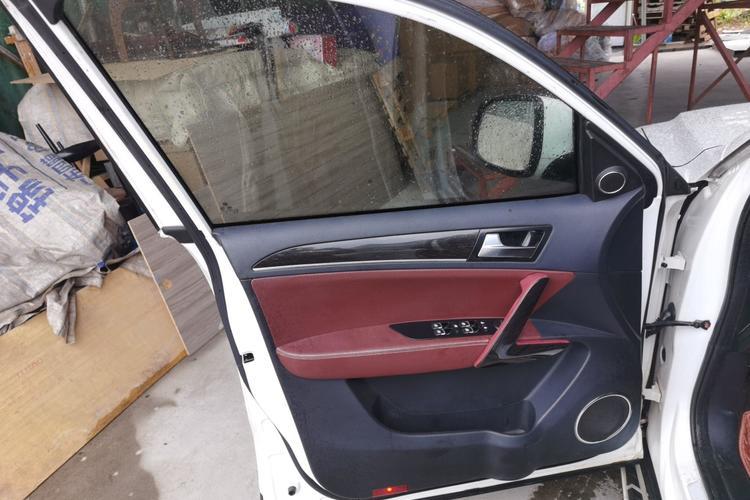Used Zotye T600 2015 Family Edition 2.0T Manual Elite Version Interior 7