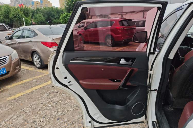 Used Zotye T600 2015 2.0T DCT Prestige Edition Interior 8