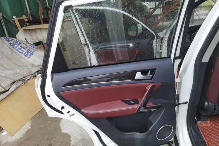 Used Zotye T600 2015 Family Edition 2.0T Manual Elite Version Interior 8