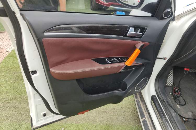 Used Zotye T600 2015 2.0T DCT Prestige Edition Left Front Door Interior