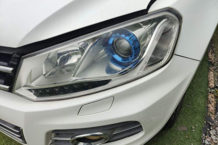 Used Zotye T600 2015 Family Edition 2.0T Manual Elite Version Left Front Headlight