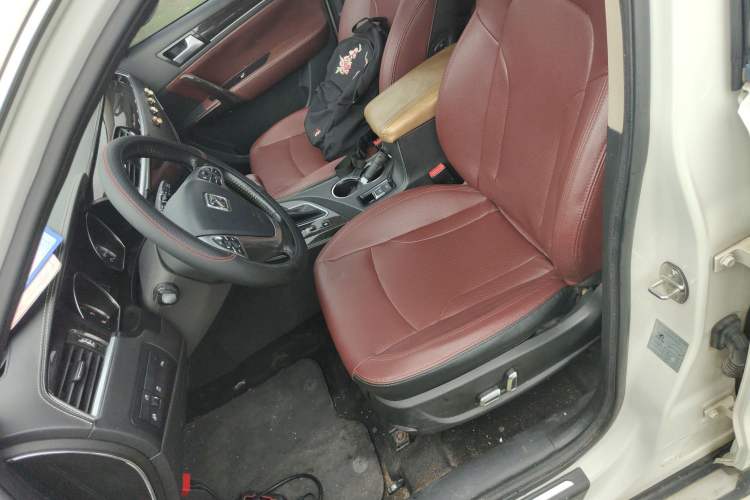 Used Zotye T600 2015 2.0T DCT Prestige Edition Left Front Seat