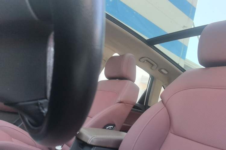 Used Zotye T600 2015 2.0T DCT Prestige Edition Left Front Seat