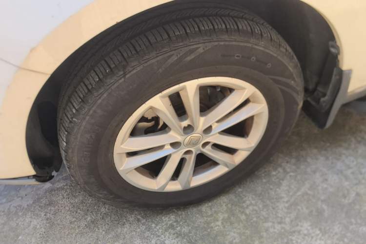 Used Zotye T600 2015 1.5T Manual Luxury Model Left Front Wheel Hub