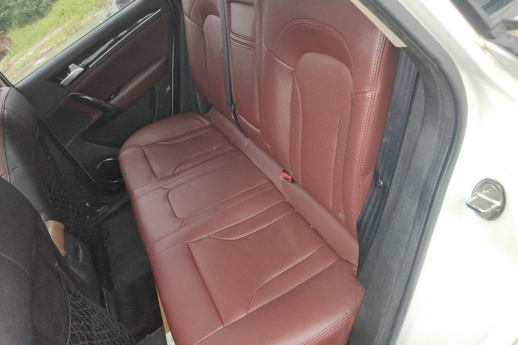 Used Zotye T600 2015 2.0T DCT Prestige Edition Left Rear Seat