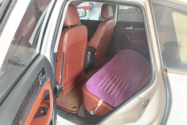 Used Zotye T600 2015 2.0T DCT Prestige Edition Left Rear Seat