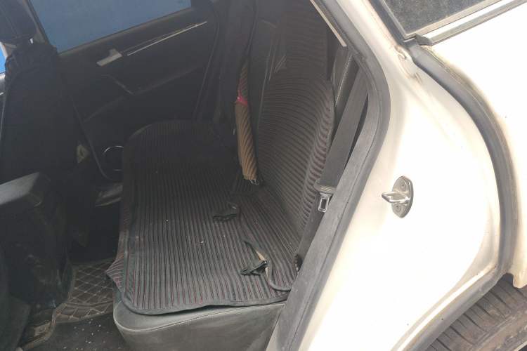 Used Zotye T600 2015 2.0T Manual Luxury Version Left Rear Seat