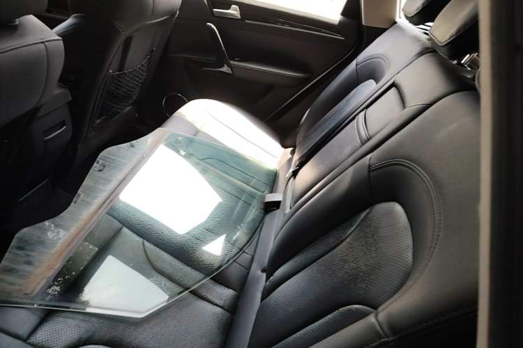 Used Zotye T600 2015 2.0T DCT Prestige Edition Left Rear Seat