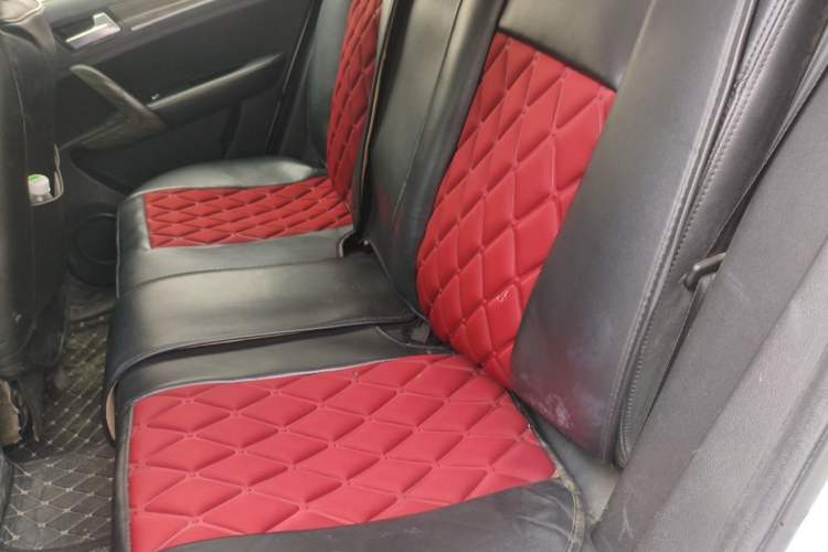 Used Zotye T600 2015 Family Edition 2.0T Manual Luxury Version Left Rear Seat