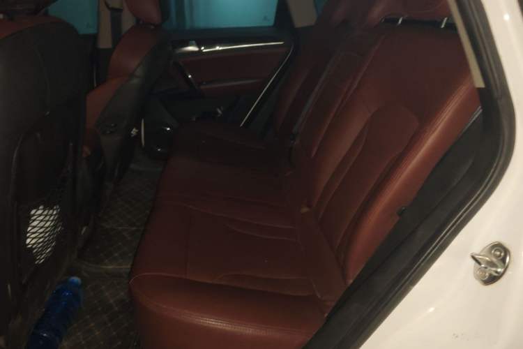 Used Zotye T600 2015 Family Edition 2.0T Manual Luxury Version Left Rear Seat