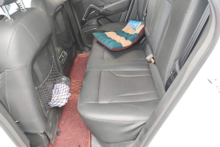 Used Zotye T600 2015 Family Edition 2.0T Manual Elite Version Left Rear Seat