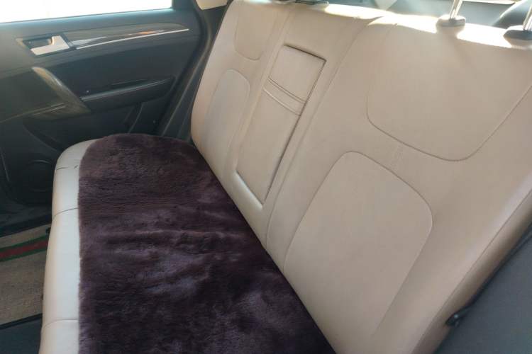 Used Zotye T600 2015 1.5T Manual Luxury Model Left Rear Seat
