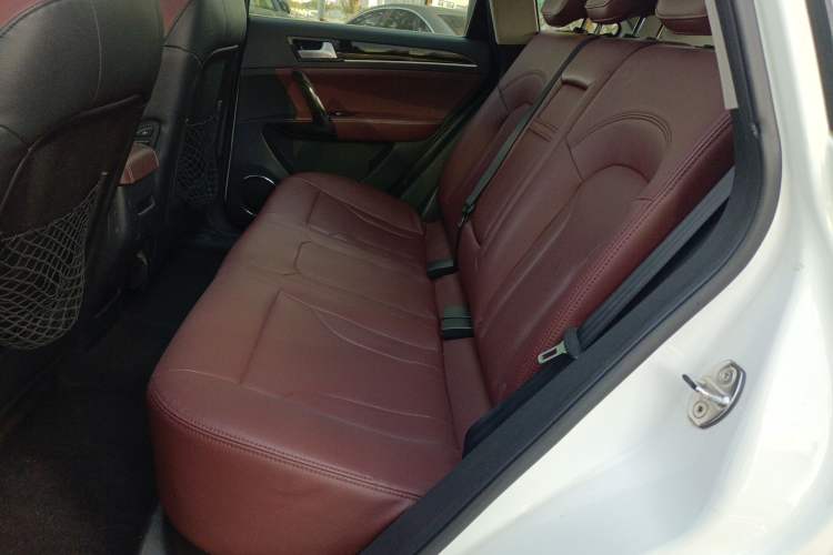 Used Zotye T600 2015 2.0T DCT Prestige Edition Left Rear Seat