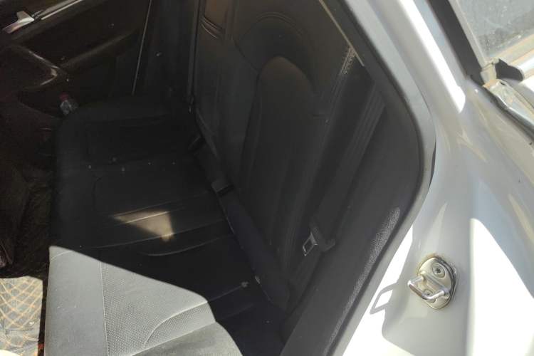 Used Zotye T600 2015 1.5T Manual Luxury Model Left Rear Seat