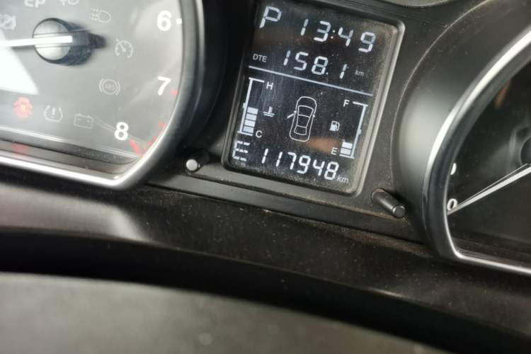 Used Zotye T600 2015 2.0T DCT Flagship Edition Odometer Close Up