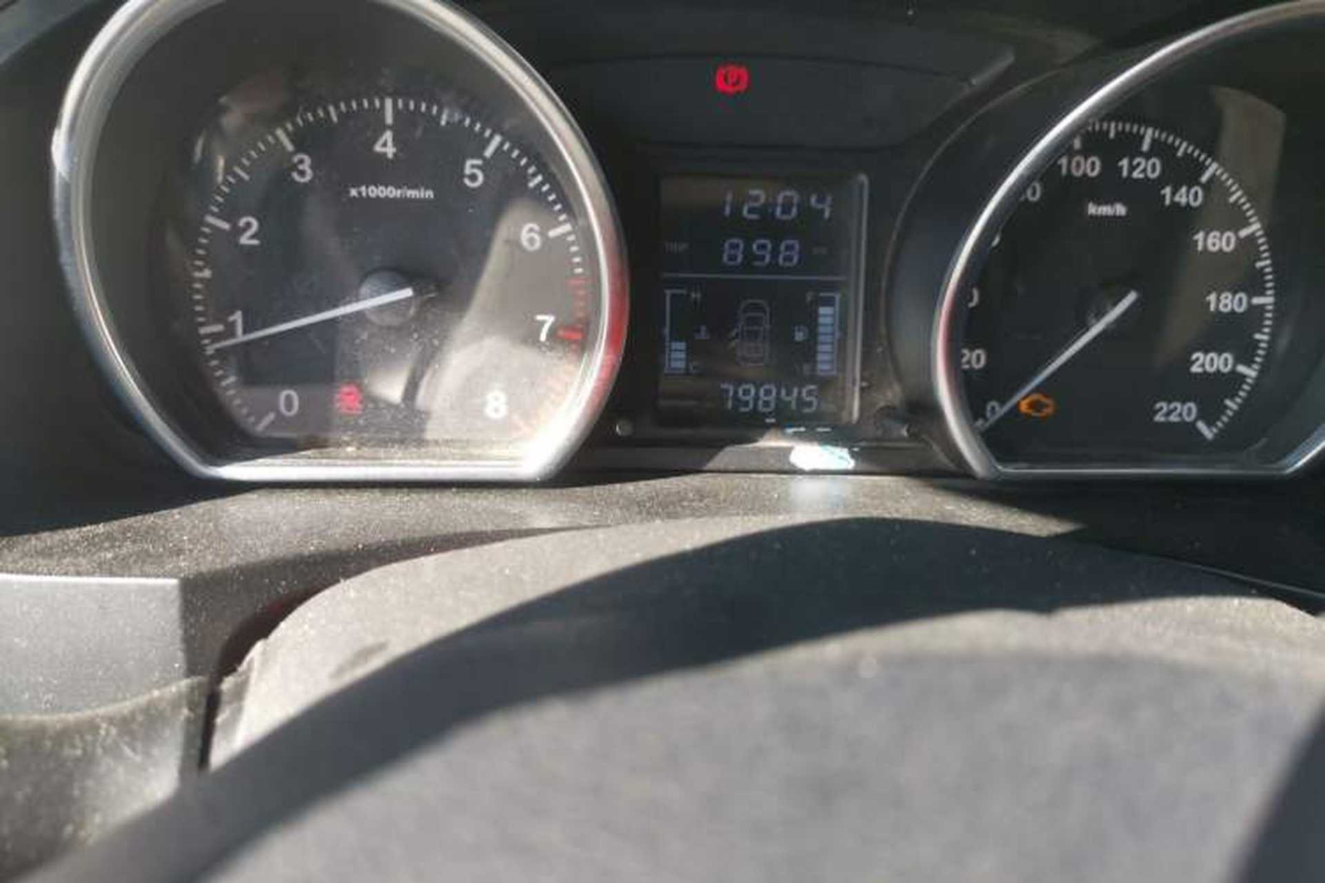 Used Zotye T600 2015 1.5T Manual Elite Model Odometer Close Up