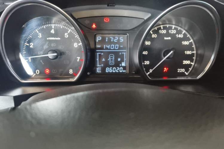 Used Zotye T600 2015 2.0T DCT Prestige Edition Odometer Close Up