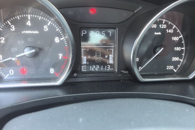 Used Zotye T600 2015 2.0T DCT Prestige Edition Odometer Close Up