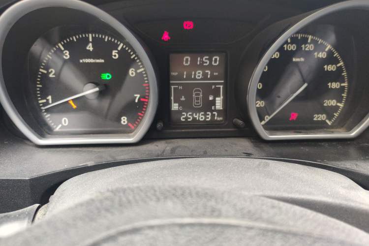 Used Zotye T600 2015 2.0T Manual Luxury Version Odometer Close Up