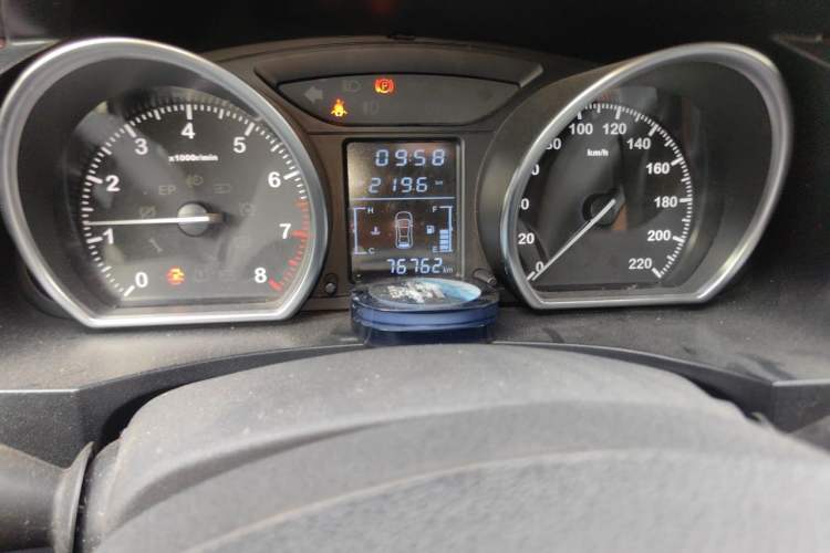 Used Zotye T600 2015 1.5T Manual Elite Model Odometer Close Up