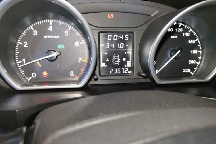 Used Zotye T600 2015 1.5T Manual Flagship Model Odometer Close Up