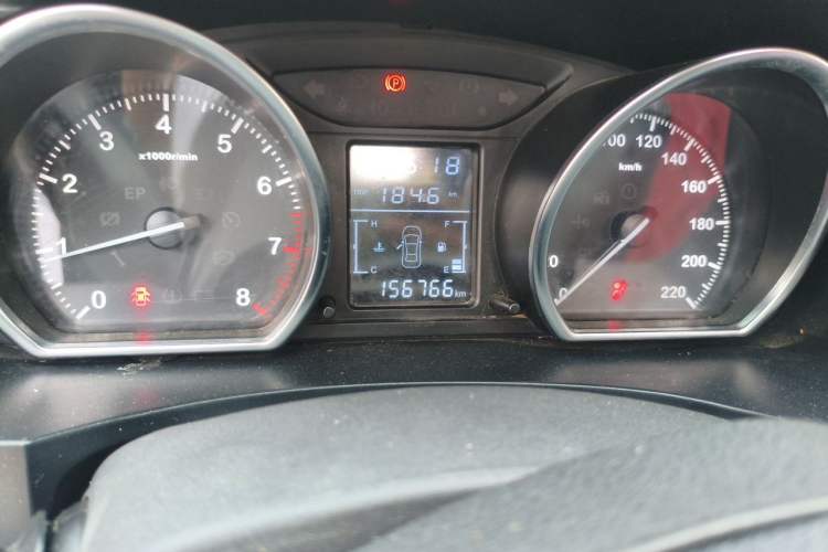 Used Zotye T600 2015 Family Edition 2.0T Manual Luxury Version Odometer Close Up