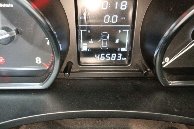 Used Zotye T600 2015 1.5T Manual Luxury Model Odometer Close Up