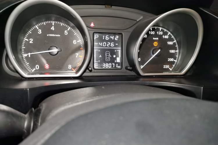 Used Zotye T600 2015 2.0T DCT Prestige Edition Odometer Close Up
