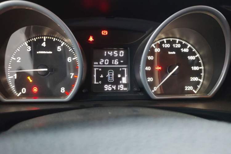 Used Zotye T600 2015 1.5T Manual Elite Model Odometer Close Up
