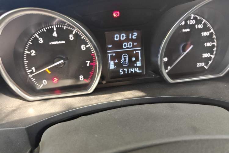 Used Zotye T600 2015 Family Edition 2.0T Manual Elite Version Odometer Close Up