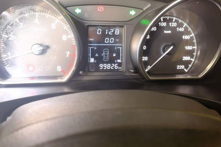 Used Zotye T600 2015 1.5T Manual Luxury Model Odometer Close Up