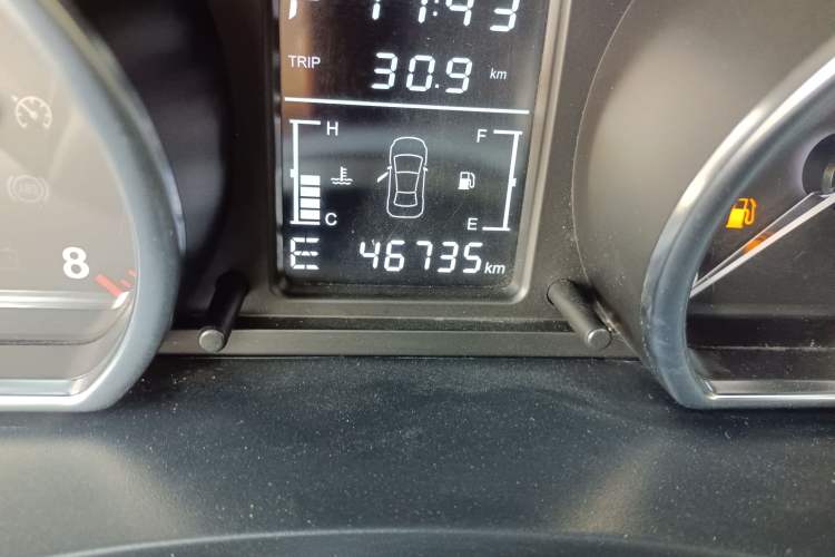 Used Zotye T600 2015 2.0T DCT Prestige Edition Odometer Close Up