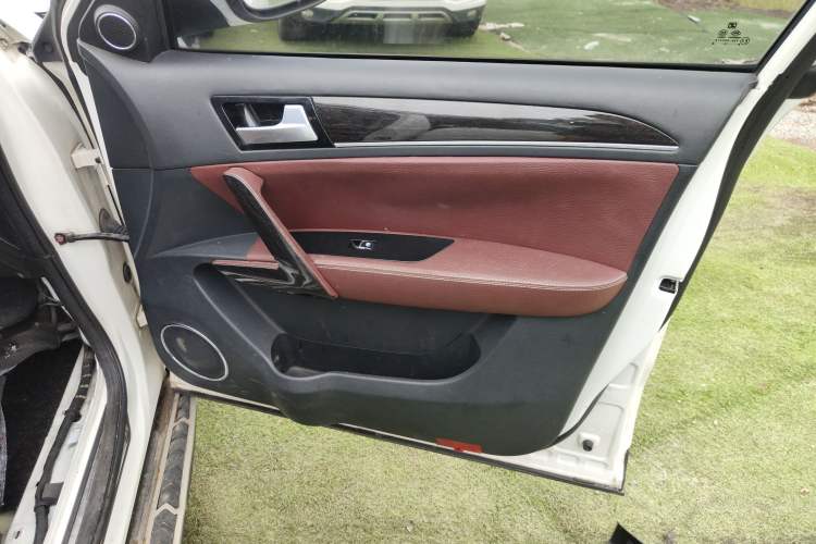 Used Zotye T600 2015 2.0T DCT Prestige Edition Right Front Door Interior