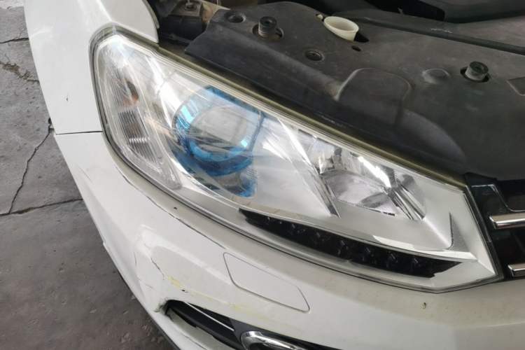 Used Zotye T600 2015 2.0T DCT Flagship Edition Right Front Headlight