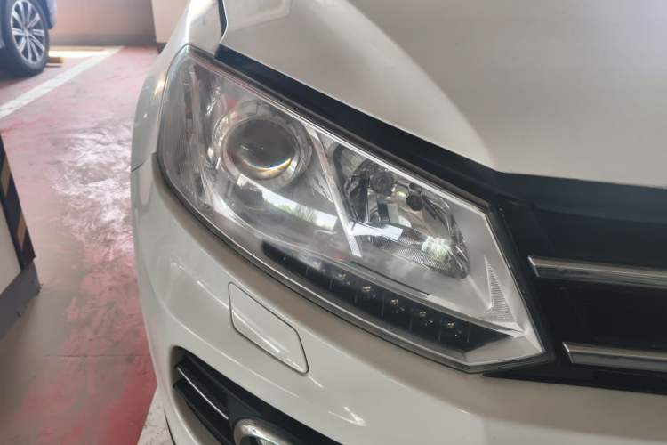 Used Zotye T600 2015 2.0T DCT Prestige Edition Right Front Headlight