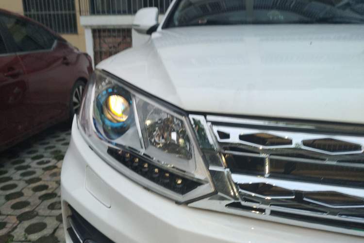 Used Zotye T600 2015 1.5T Manual Luxury Model Right Front Headlight