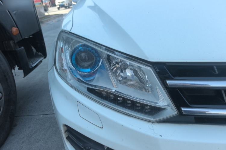 Used Zotye T600 2015 2.0T DCT Prestige Edition Right Front Headlight
