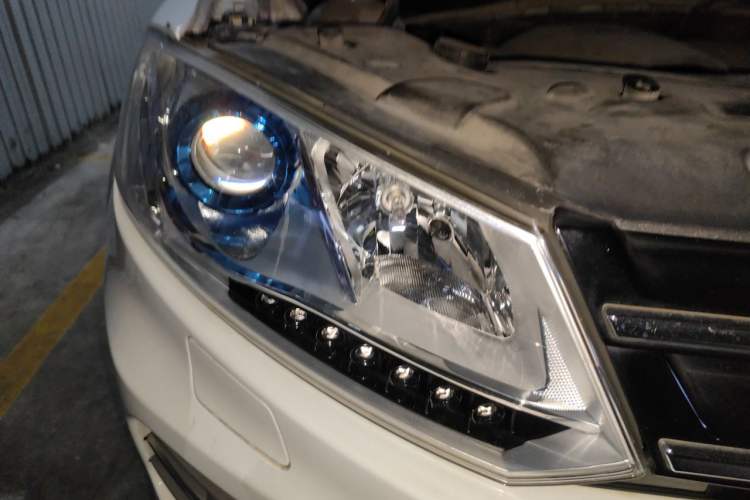 Used Zotye T600 2015 1.5T Manual Luxury Model Right Front Headlight