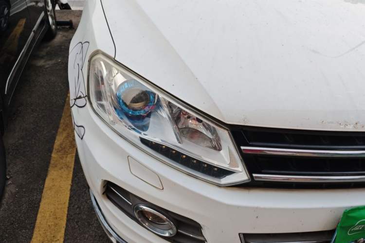 Used Zotye T600 2015 1.5T Manual Flagship Model Right Front Headlight
